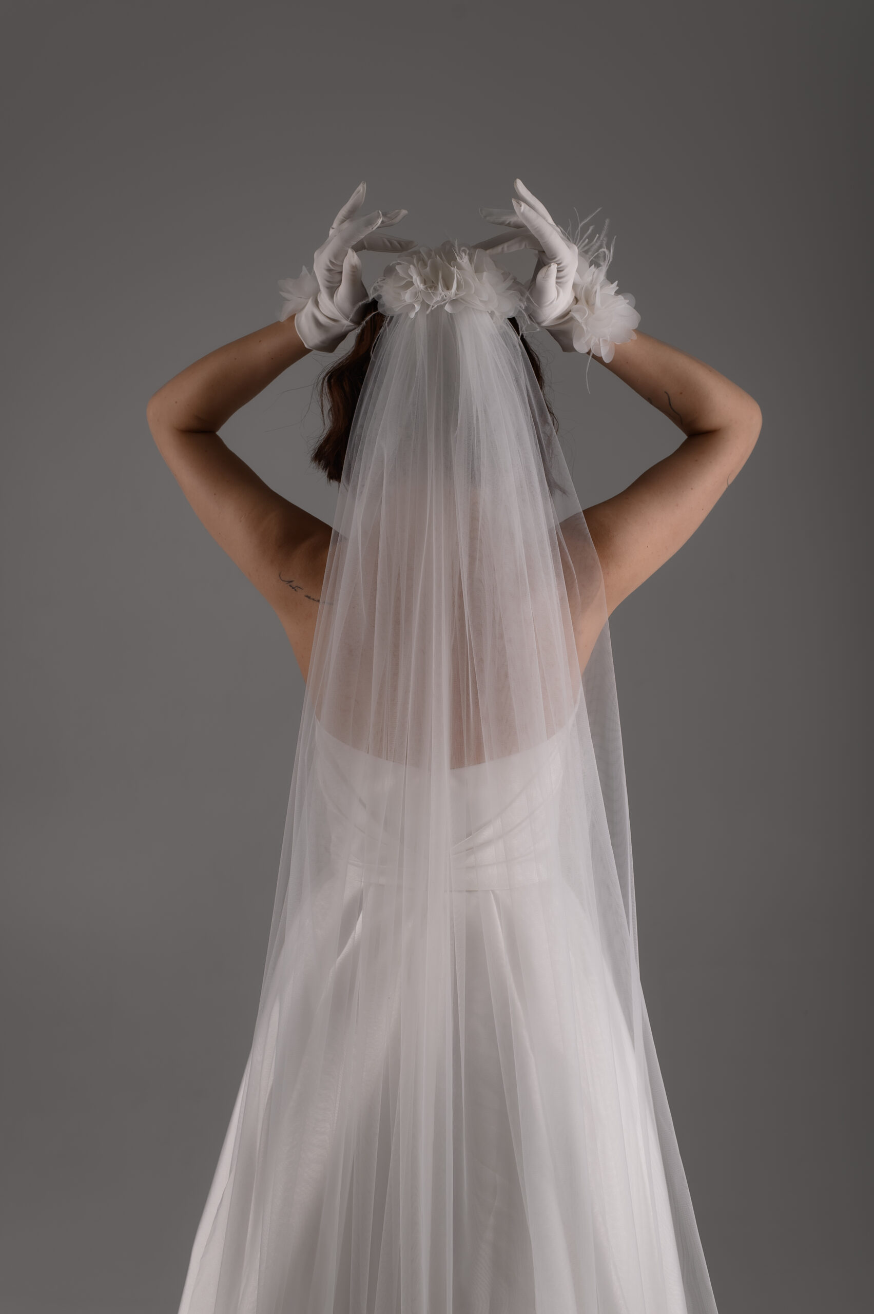 Daisy 3D Flower Comb Veil: Timeless Elegance - Image 3