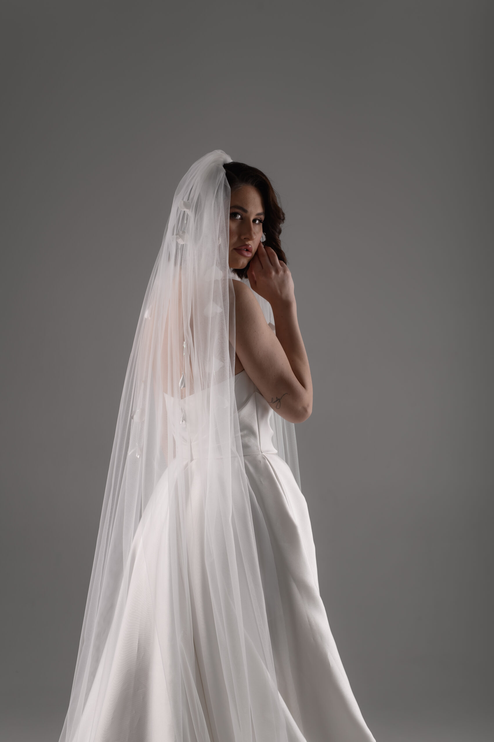 Daisy 3D Flower Comb Veil: Timeless Elegance - Image 5