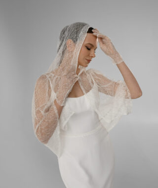 Chantilly bridal lace hood Chantilly bridal lace hood