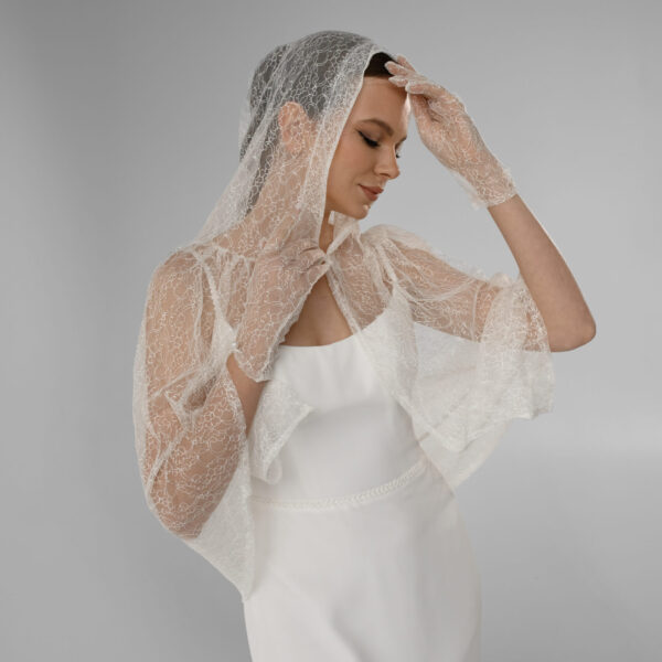 Chantilly bridal lace hood Chantilly bridal lace hood