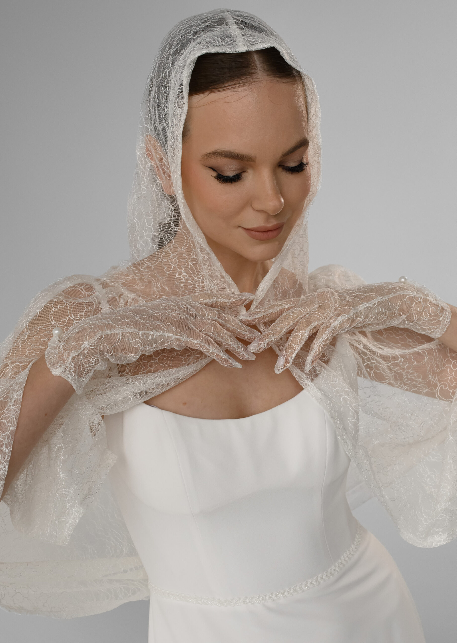 Chantilly Gloves - Image 2