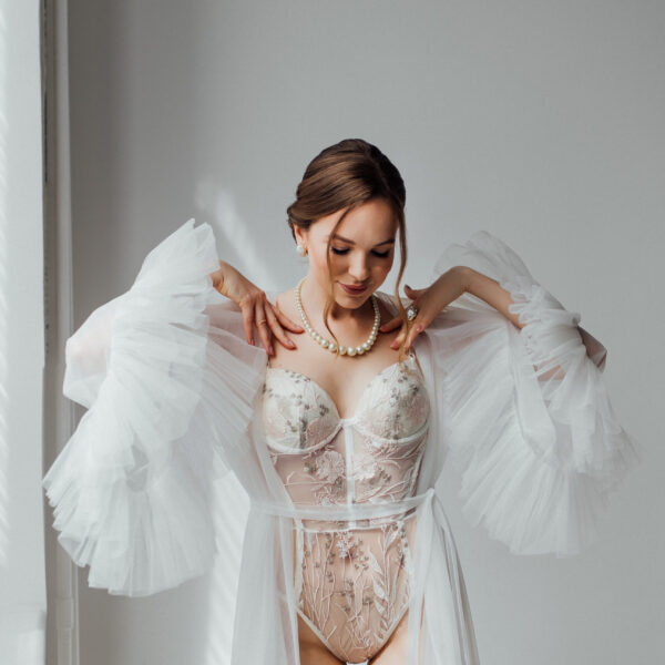 Bridal robe with train Mia Bridal robe with train Mia