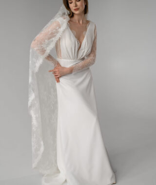Marianne mantilla veil